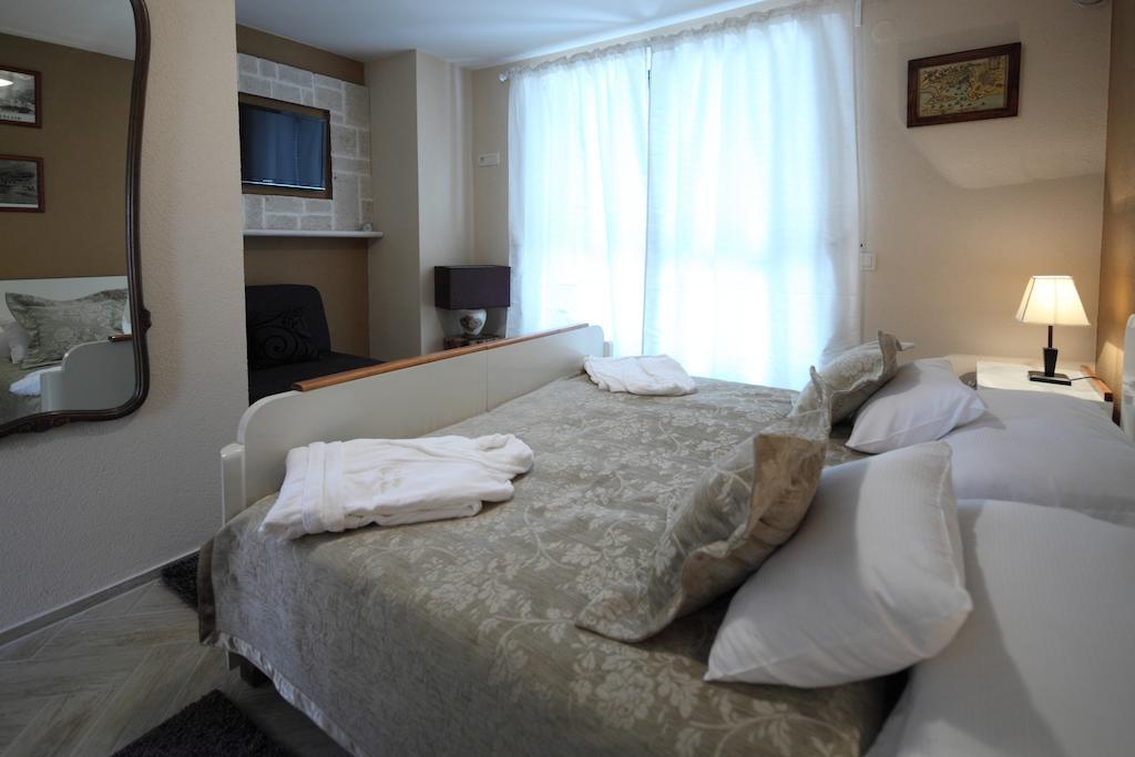Idyllic Villa Marieta With Private Pool And Unforgettable View Makarska Room photo