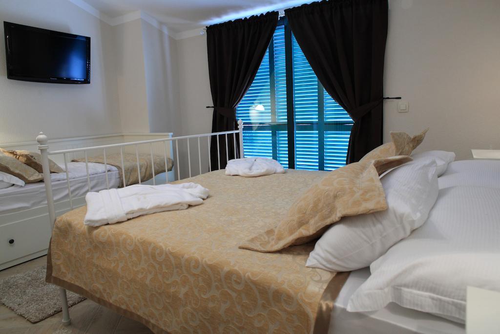 Idyllic Villa Marieta With Private Pool And Unforgettable View Makarska Room photo